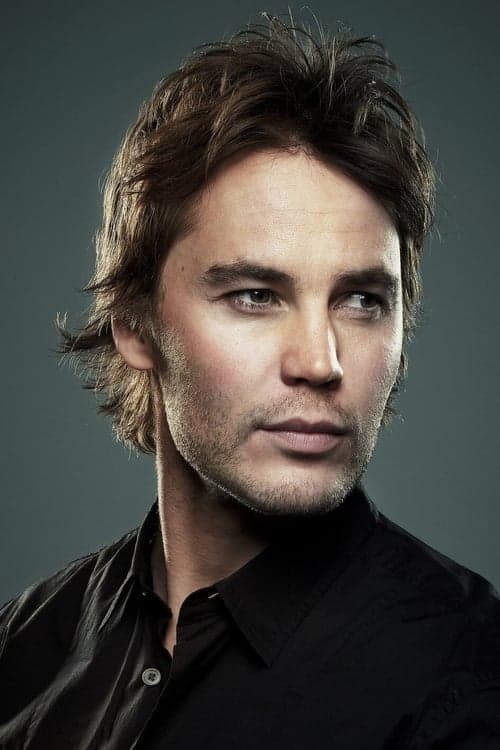 Taylor Kitsch headshot