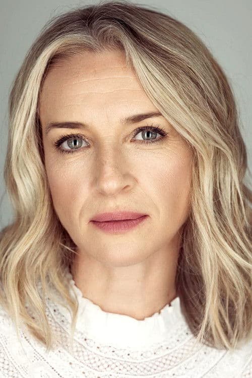 Ever Carradine headshot