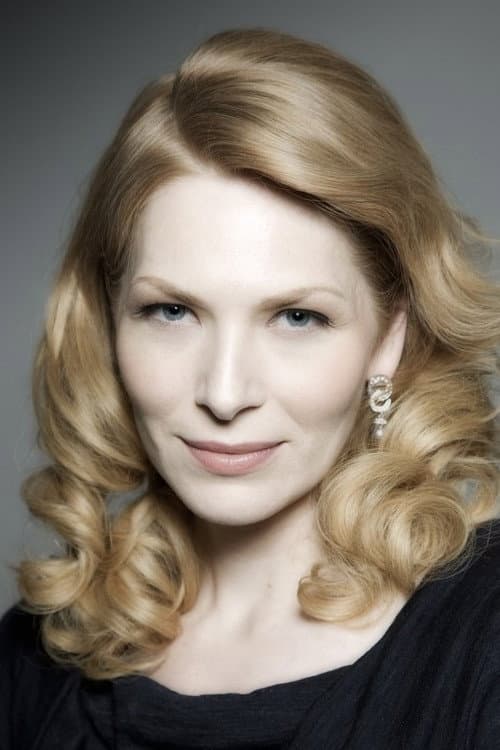 Nadia Cameron-Blakey headshot