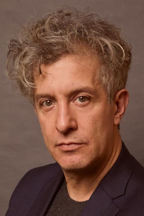 Isen Robbins headshot