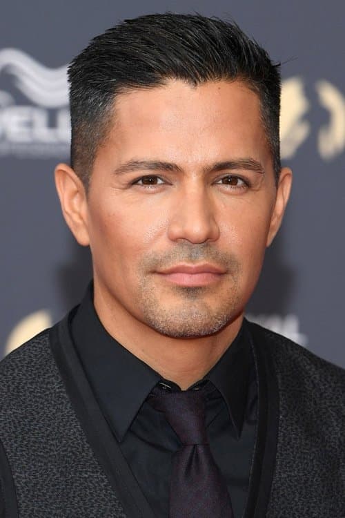 Jay Hernandez headshot