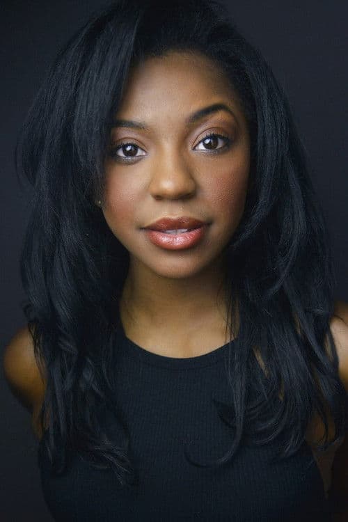 Liv Symone headshot