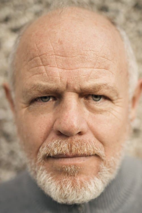 Enda Oates headshot