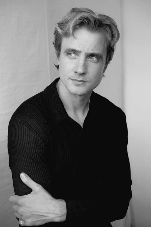 Henry Ashton headshot