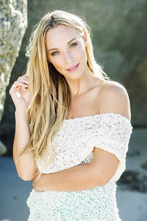 Jade Hubner headshot