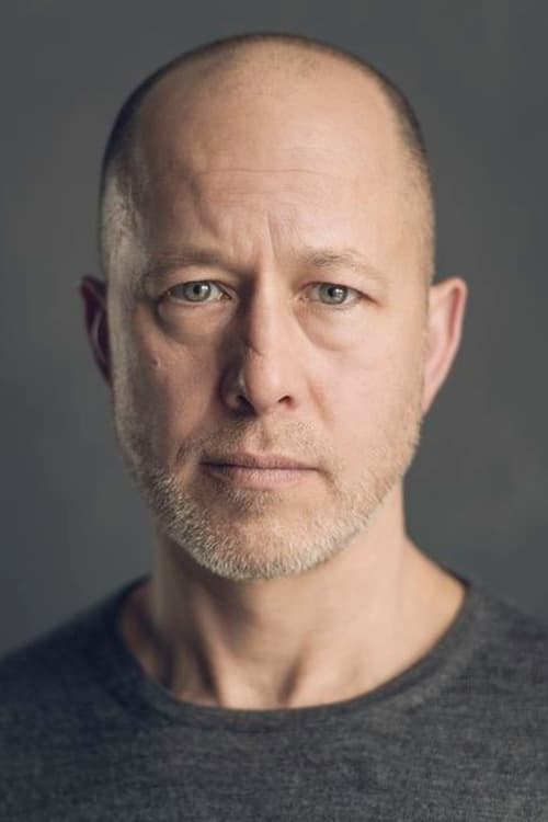 Daniel Betts headshot