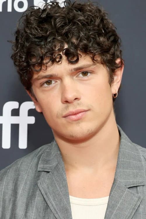 Noah Jupe headshot