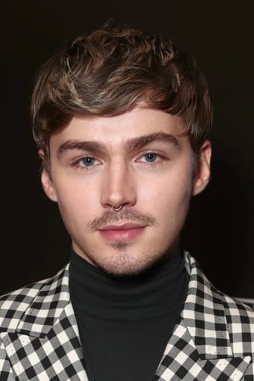Miles Heizer headshot