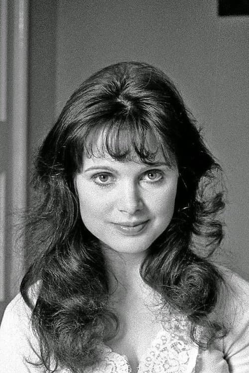 Madeline Smith headshot