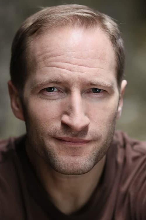 Manuel Sinor headshot