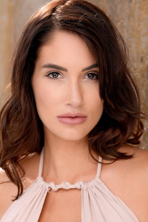 Kayla Eva headshot