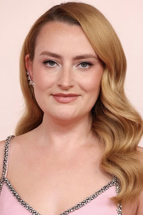 Amelia Dimoldenberg headshot