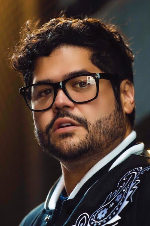 Harvey Guillén headshot