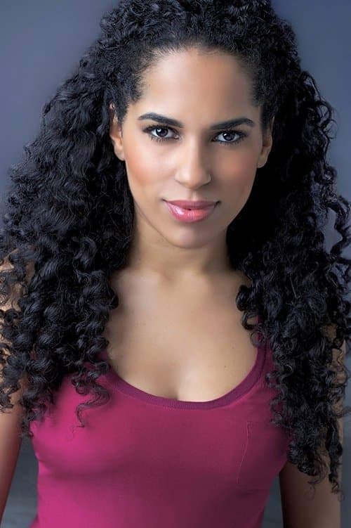 Lisa MacFadden headshot