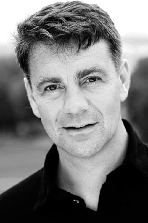 Alexander Hanson headshot